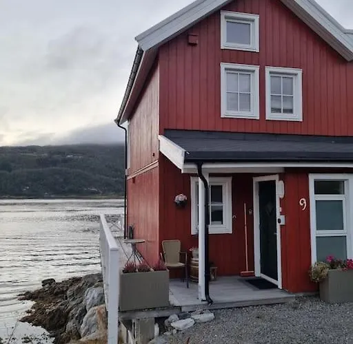 Sjohus Ved Tjeldsundet - House By The Sea
