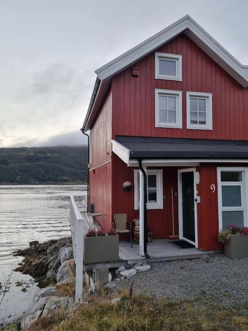 Sjohus Ved Tjeldsundet - House By The Sea *