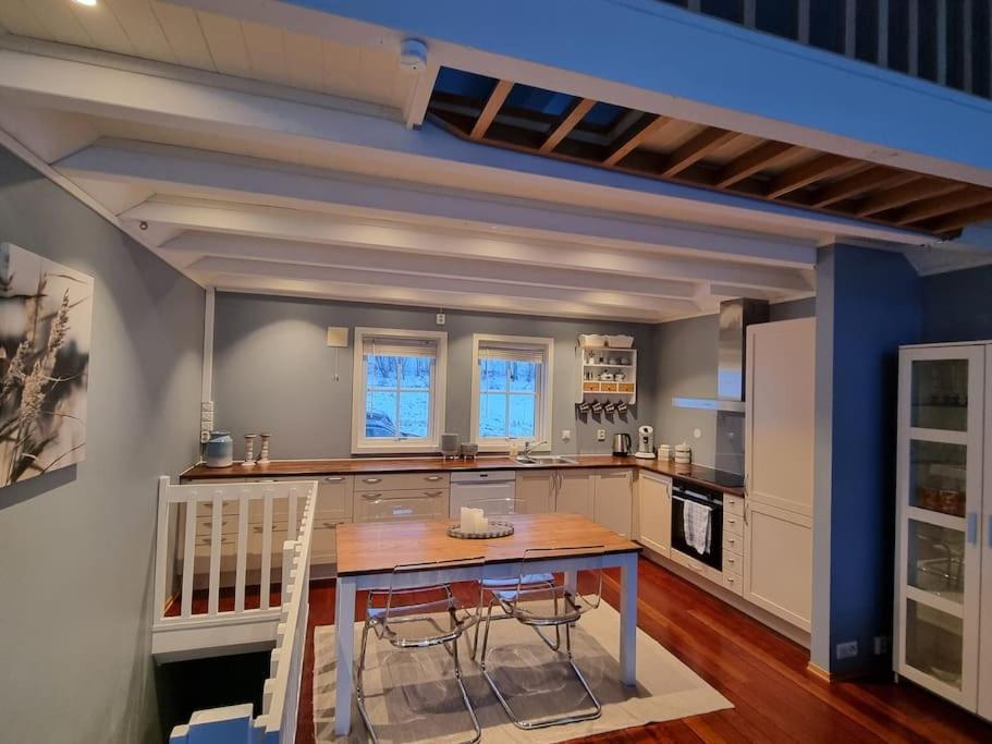 Sjohus Ved Tjeldsundet - House By The Sea Holiday home *